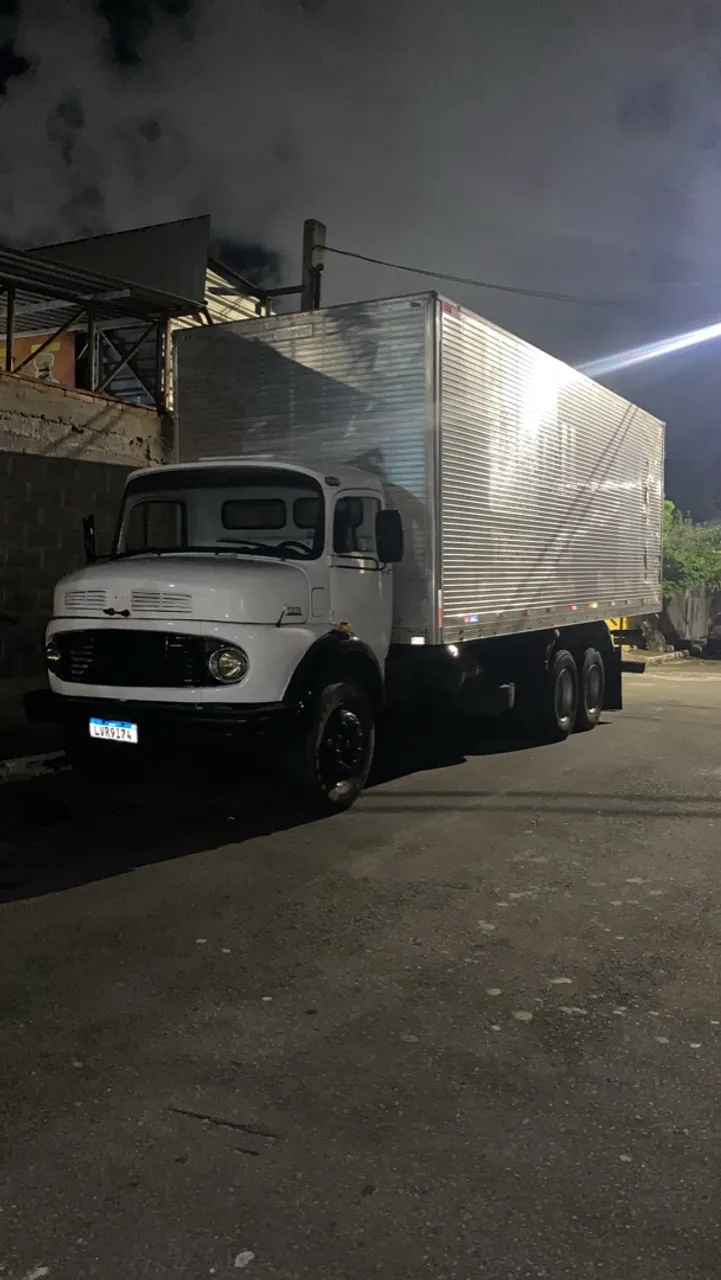 Mb1313 bau de 8mts fundo de chapa