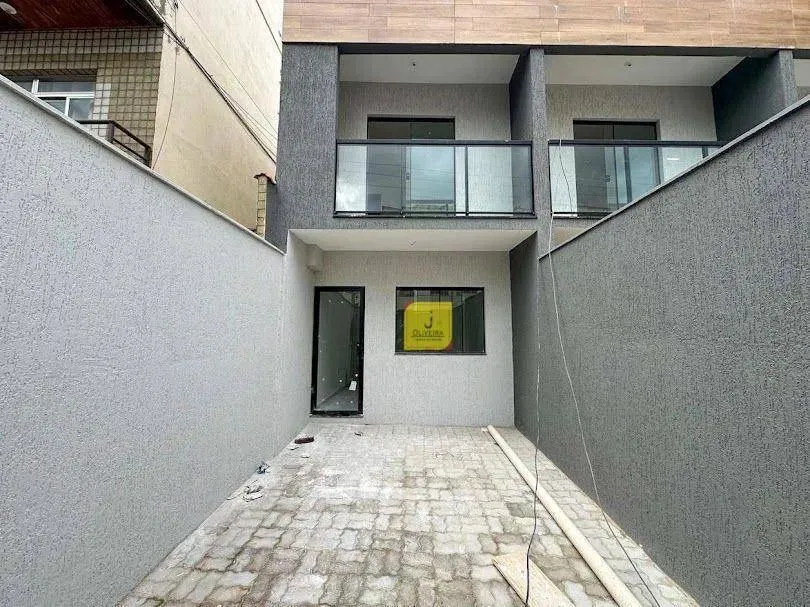 Casa com 2 quartos, garagem e quintal no Santa Isabel