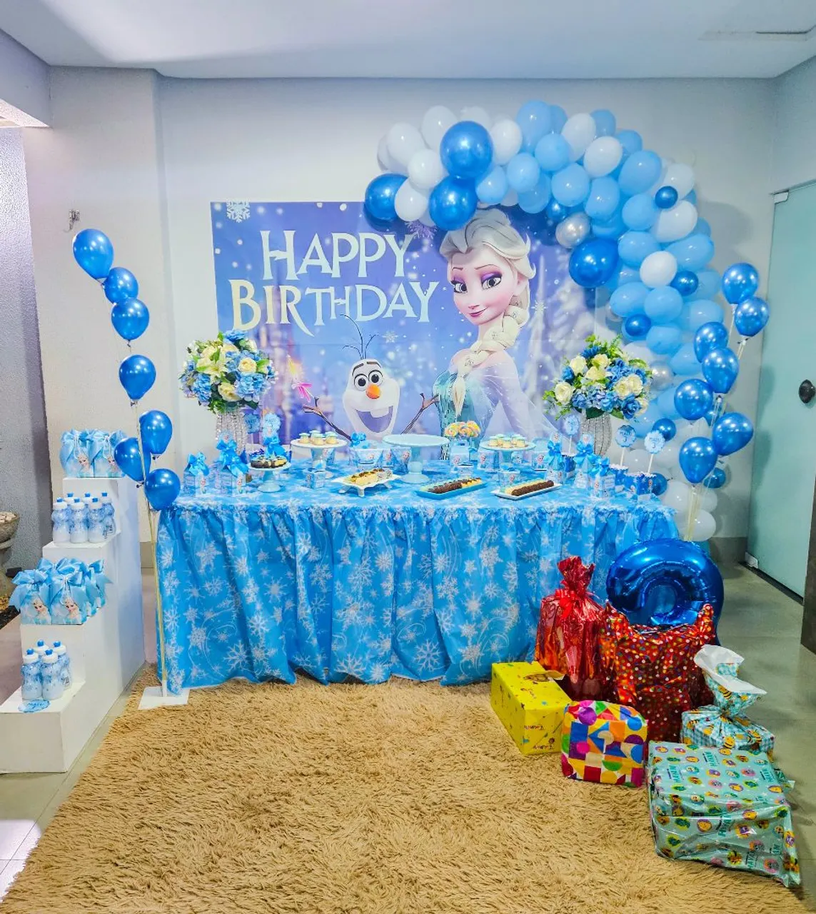 Painel Frozen para Festa Infantil + toalha de mesa tecido TNT
