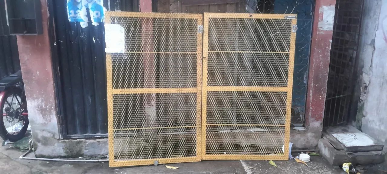 2 portões em metal com Tela - Foto 2