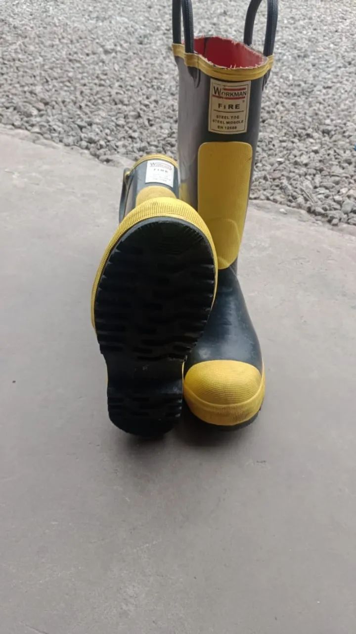 bota bombeiro borracha antiperfuro bico aço tamanho 42 e 43 hb014 - Foto 2