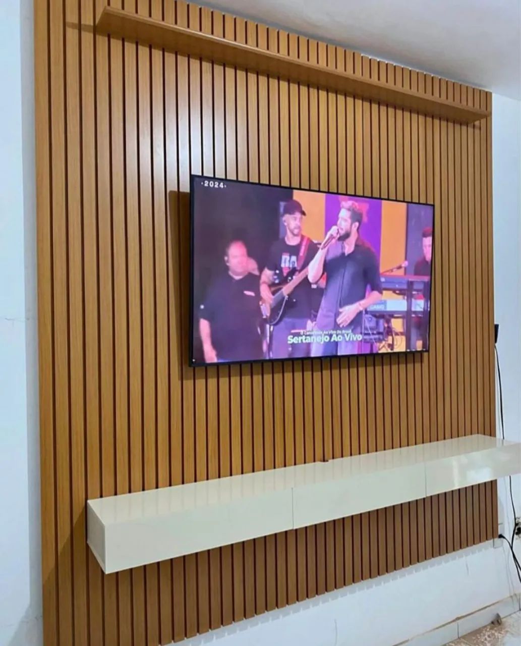 Painel ripado grande para tv genesis
