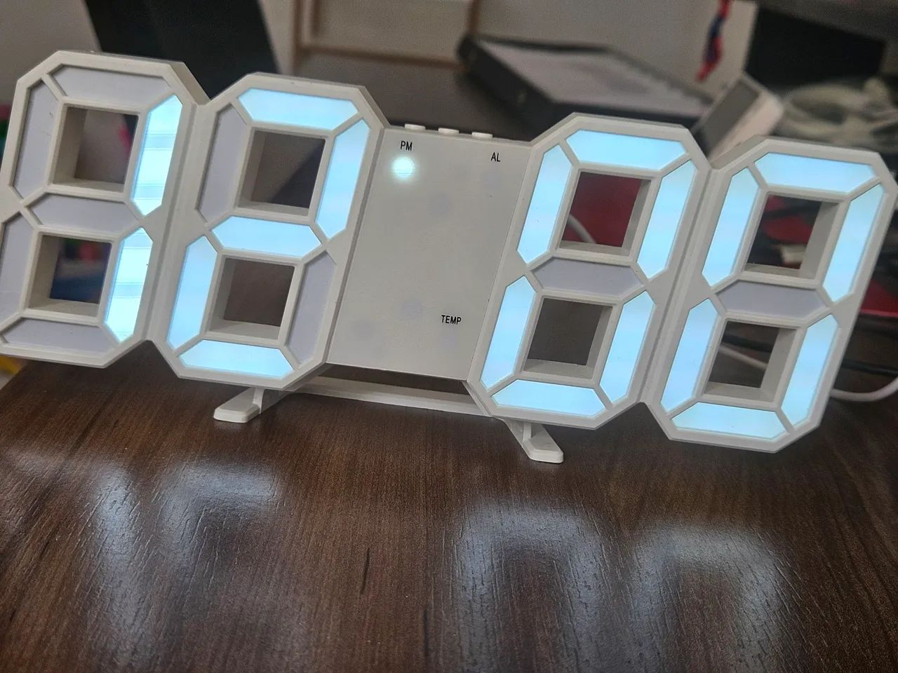 Relógio digital LED - com sensor de temperatura