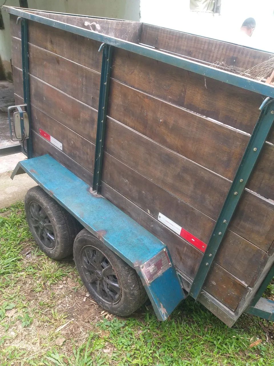 Carretinha de madeira para transporte semi nova