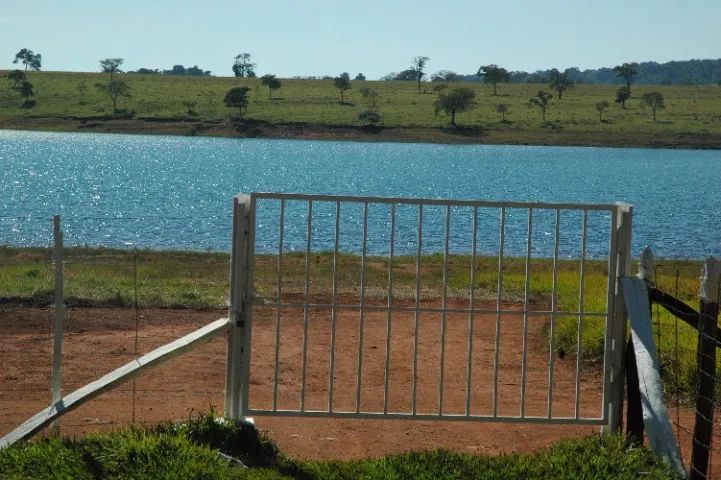 VENDO RANCHO REPRESA DE FURNAS PÉ NA ÁGUA * - Foto 3