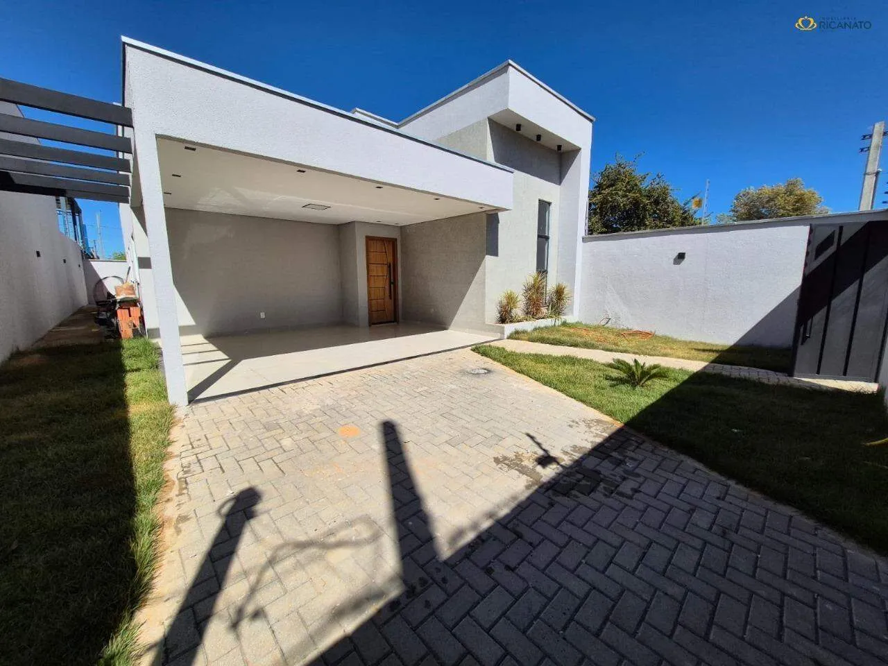 CASA COM 03 QUARTOS SENDO 01 SUITE COM CLOSET NA QUADRA 604 SUL