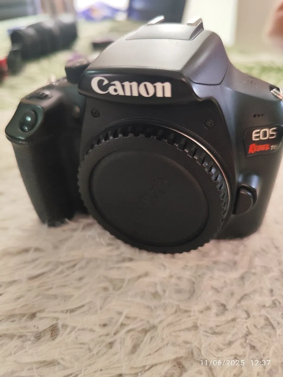 Canon EOS Rebel T6 - Câmera DSLR
