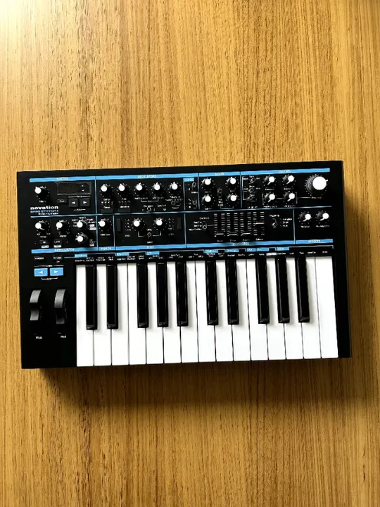 Sintetizador Analógico Novation Bass Station II