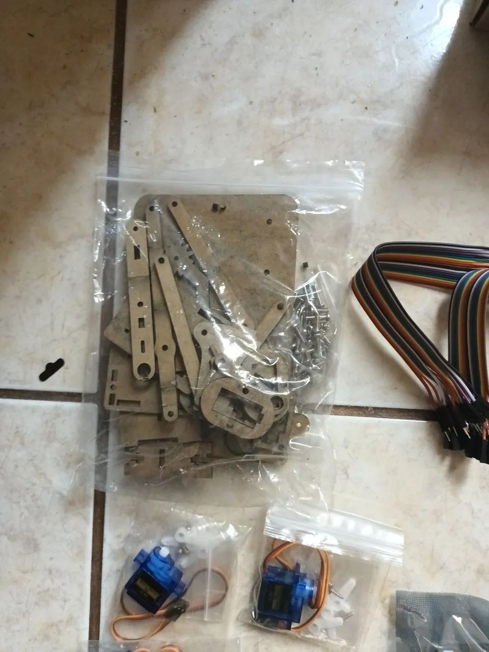 Peças kit rob ô mdf novas - Foto 2