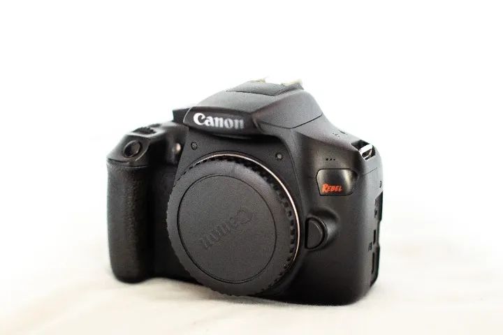 CAMERA REBEL T6 ( SÓ CORPO ) 2 BATERIAS , CARREGADOR E CARTÃO 32G - Foto 4
