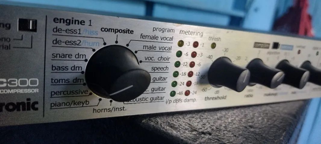 COMPRESSOR DE VOZ C300