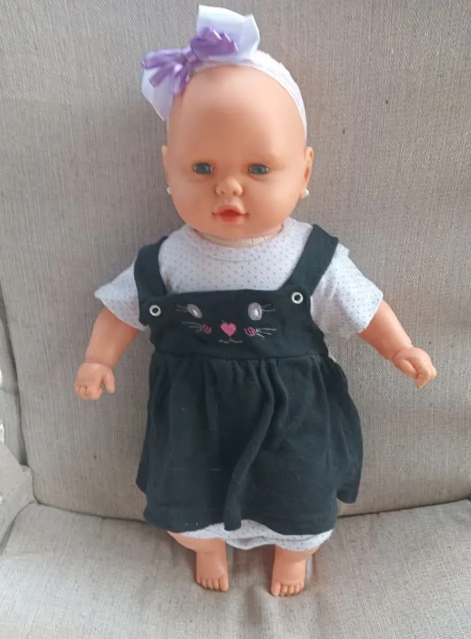 Boneca bebê com vestido de gatinho