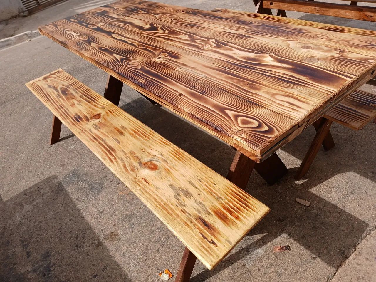 Conjunto de mesa e bancos de madeira rústica - Foto 5