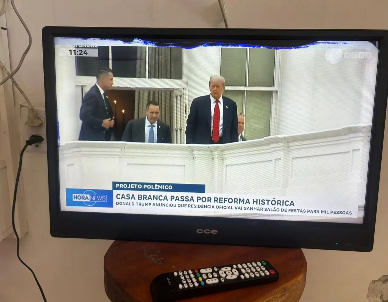 Cheap TV to sell quickly $200 for you to come pick up, taking everything from the TV without defect64289868333441122