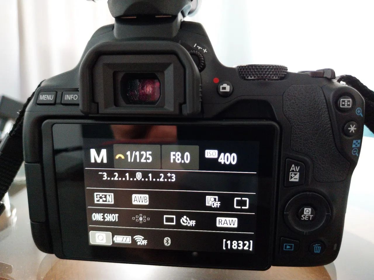 Câmera Canon SL3 + Flash Yongnuo + Bolsa acolchoada  - Foto 5