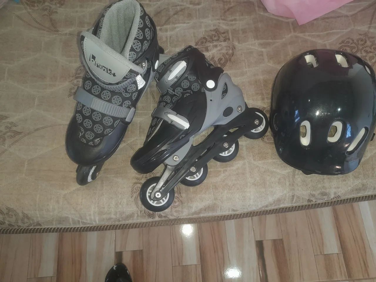 Patins inline com capacete