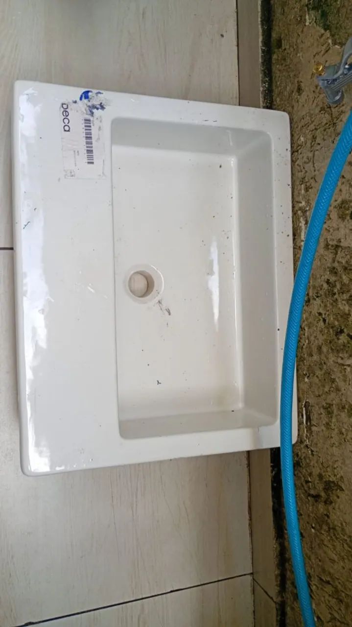 É tanque de louça elegante da Deca embutido - Foto 2