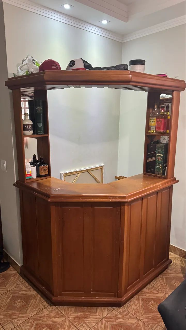 Barzinho de madeira. Bar 
