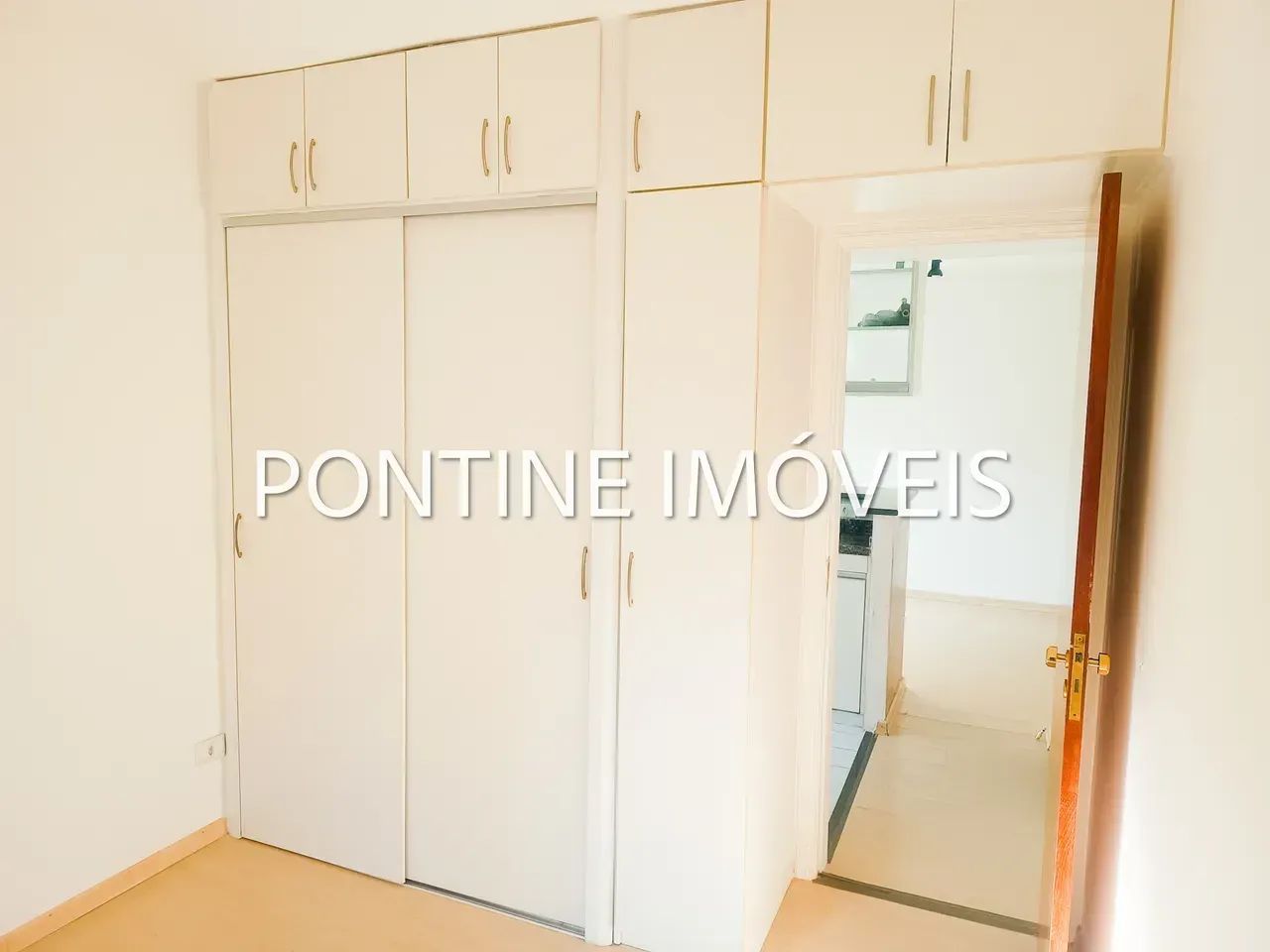Apartamento para Alugar 1 Dormitório com Sacada, Piscina e Vaga