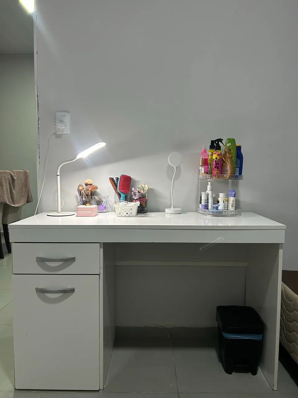 Escrivaninha penteadeira branca com gaveta 