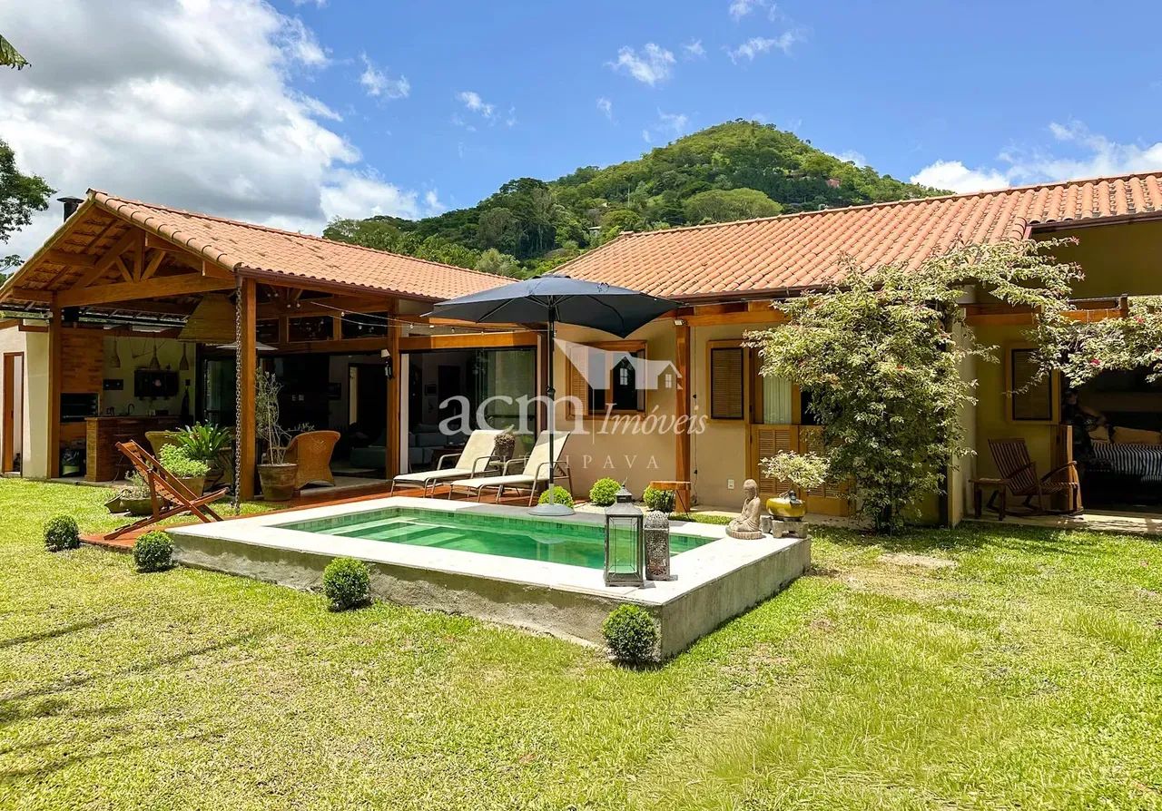 Aconchegante e impecável casa linear, semi-mobiliada, 3 quartos - Foto 2