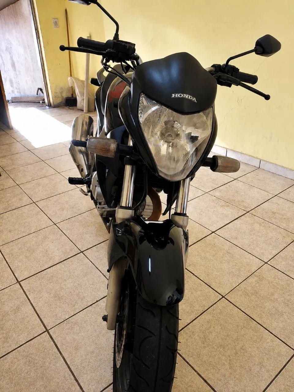 CB 300R 2011 Preta - Conservada, Completa e Pronta para Rodar - Foto 3
