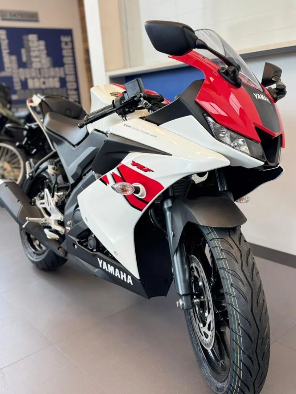 R15 ABS 70TH  - Foto 3