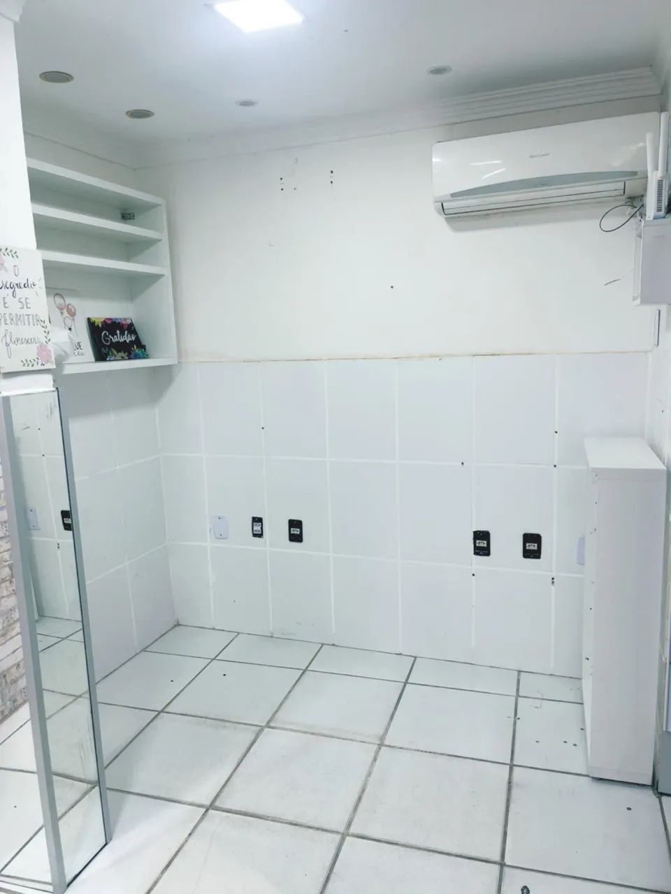Aluga-se loja comercial 