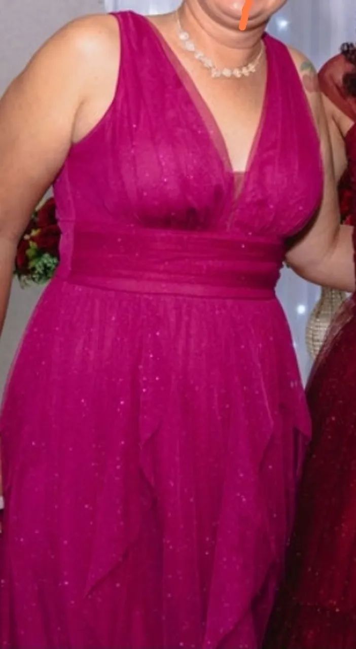 Vestido longo com brilho. 