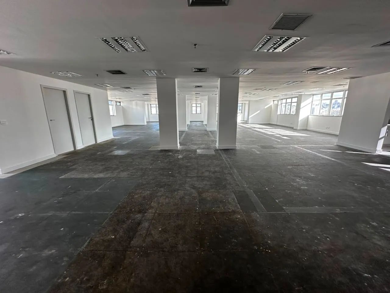 ANDAR CORRIDO DE 460,57M² 8 VAGAS PARA LOCAÇÃO NA SAVASSI