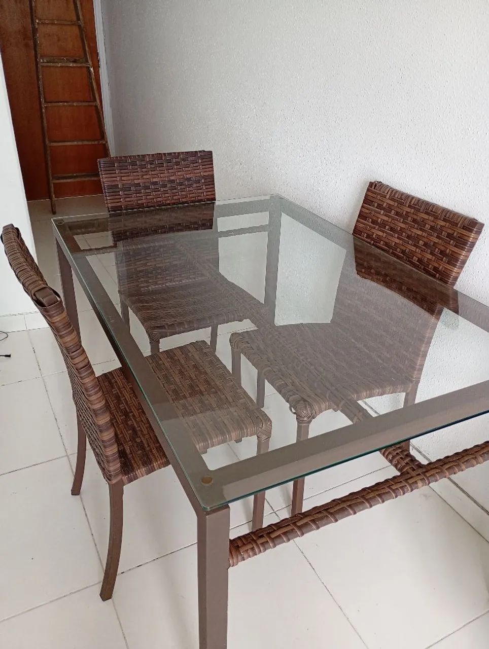 Mesa com tampa de vidro. - Foto 3