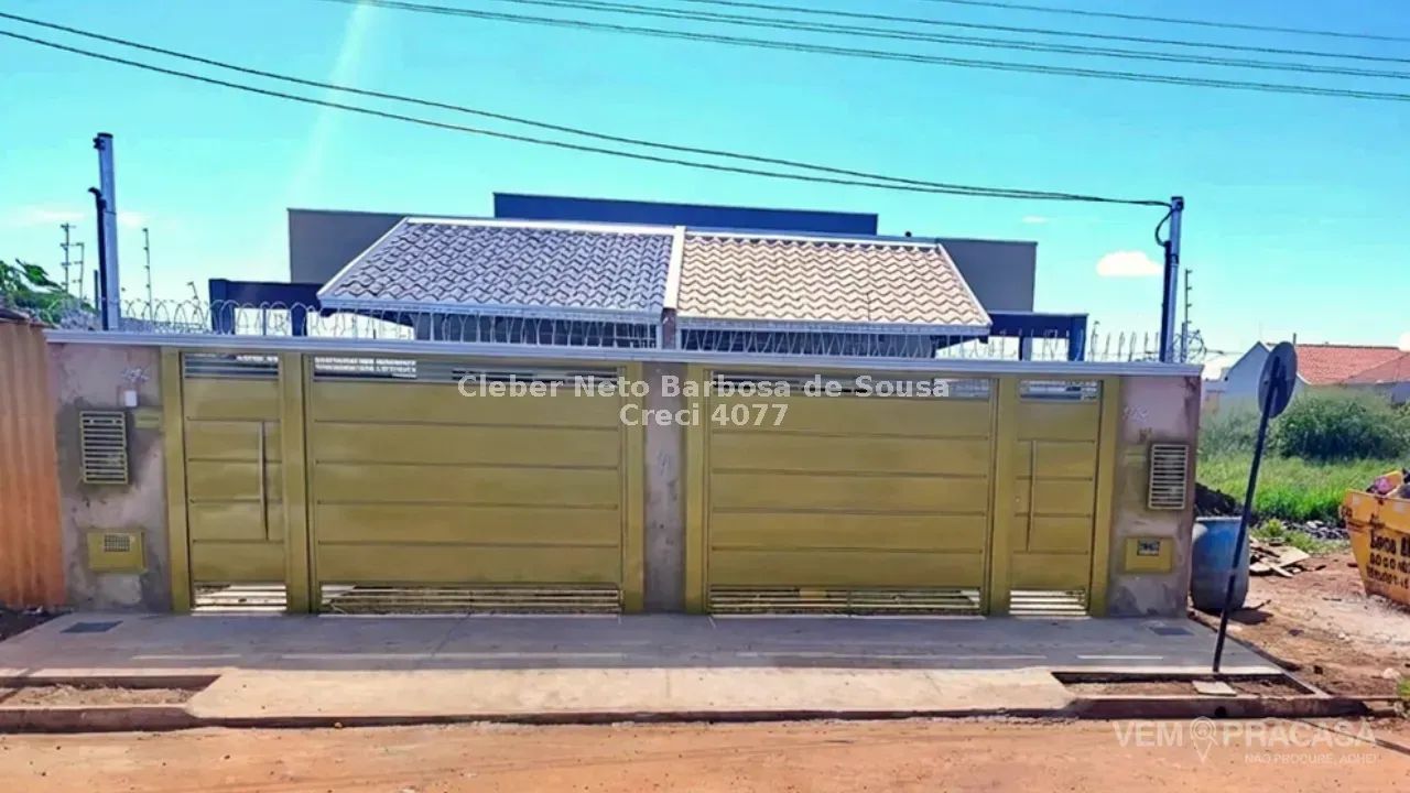 IMÓVEL COM SUÍTE, ESPAÇO GOURMET E SOBRA DE TERRENO AOS FUNDOS