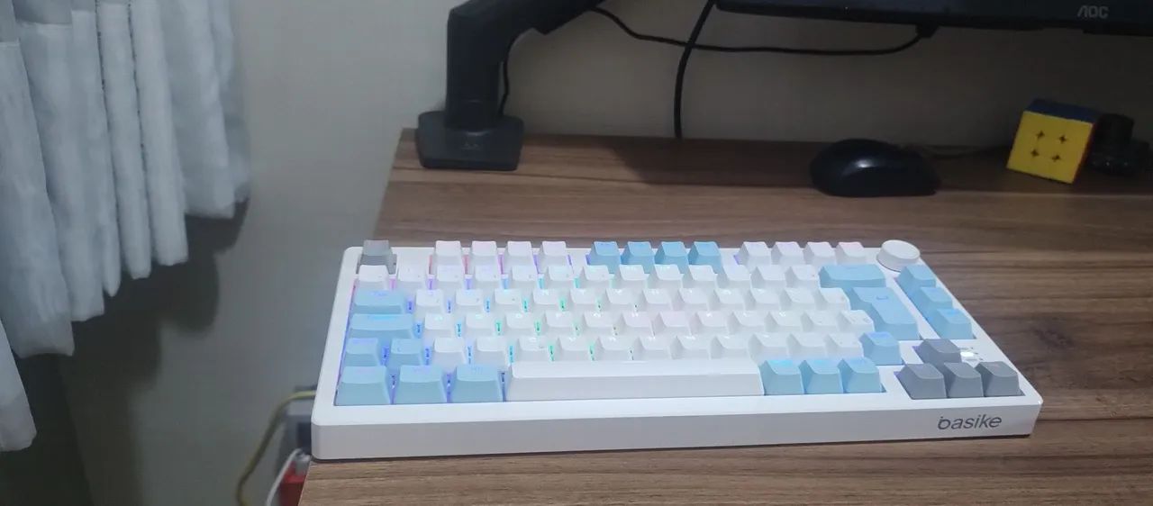 Teclado r75 pro da basike branco com 19 tipos de rgb com caixa  - Foto 5