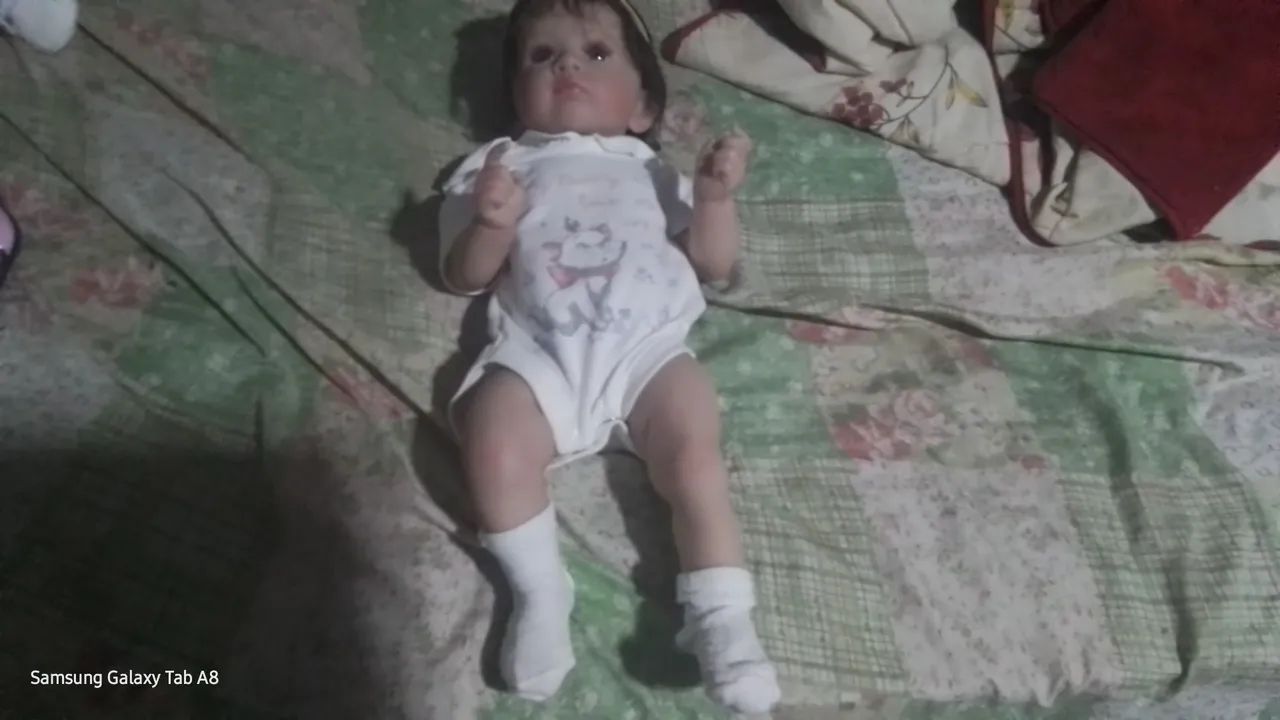 Boneca Bebê Reborn com corpinho em vinil  - Foto 3