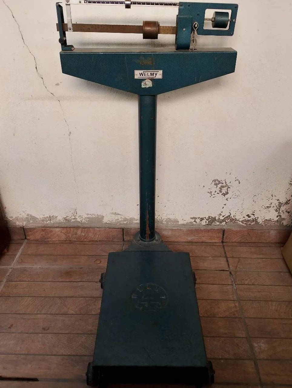 BALANÇA COMERCIAL,SUPORTA ATÉ 300KG.