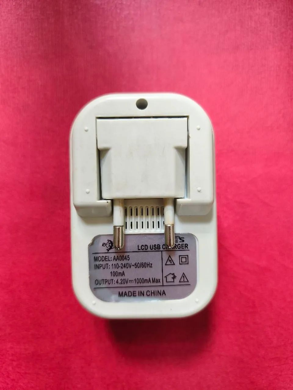 Carregador Universal de Baterias com Visor LCD e Saída USB (Modelo AA0045) - Foto 2