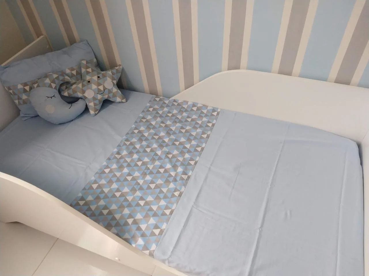 Cama infantil com colchão