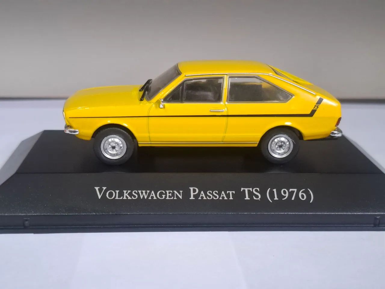 Miniatura VW Passat TS (1976) 1:43