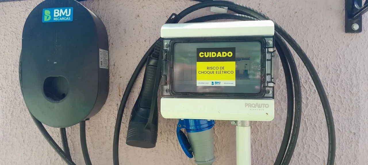 Vendo Wallbox em perfeito estado.