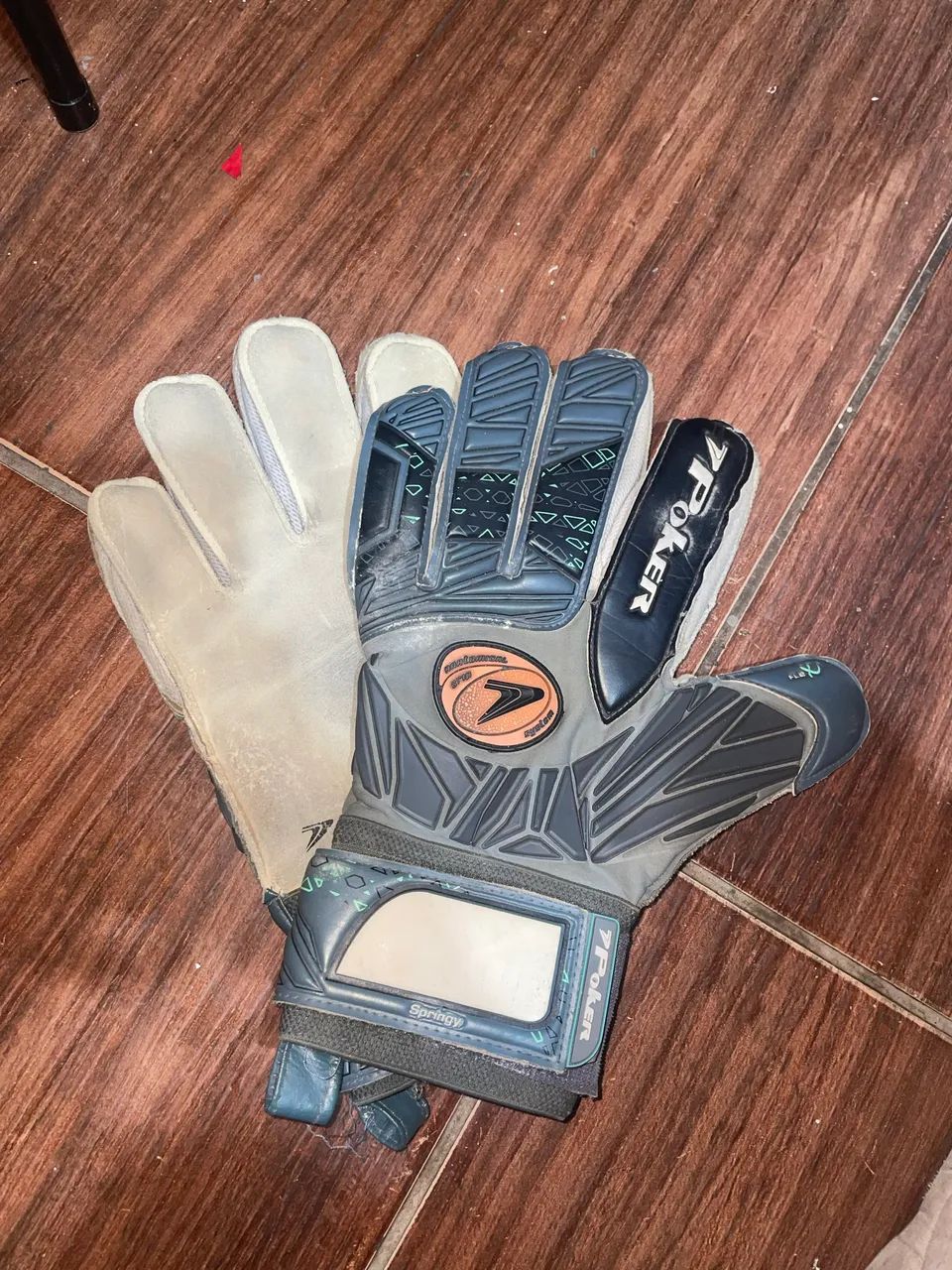 Luva de Goleiro Poker Springy