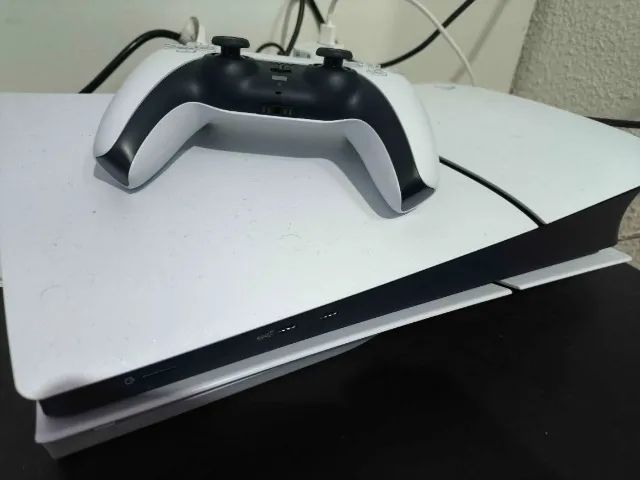 PS5 1TB + 1ANO DE PSPLUS DELUXE/AEPlay