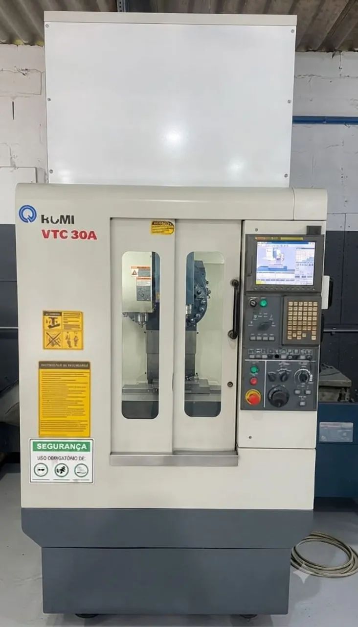 Centro de Usinagem e Furação ROMI VTC 30A 