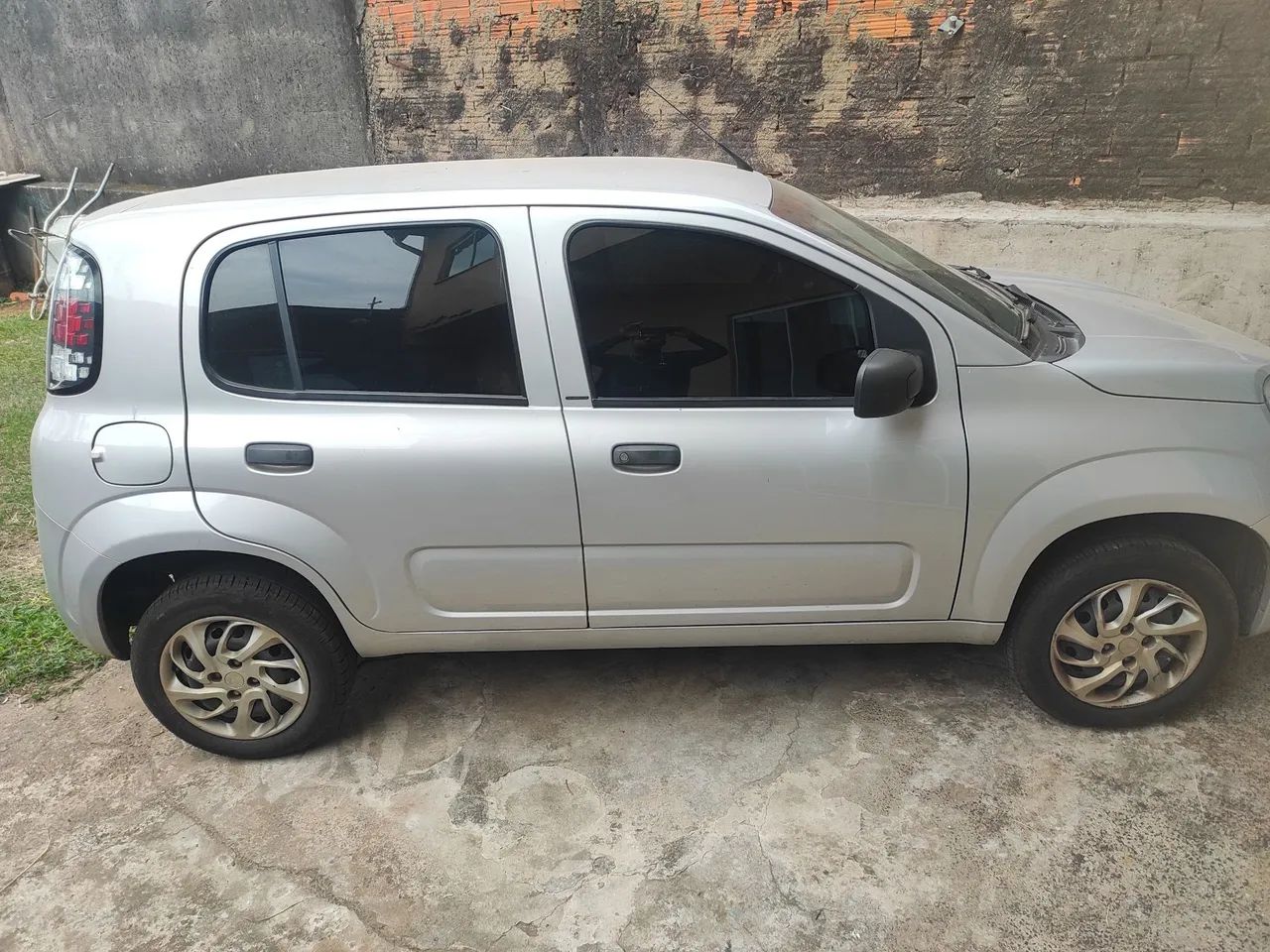 Fiat Uno Attractive 1.0 EVO Fire Flex 8V 5P 2016 - Foto 4