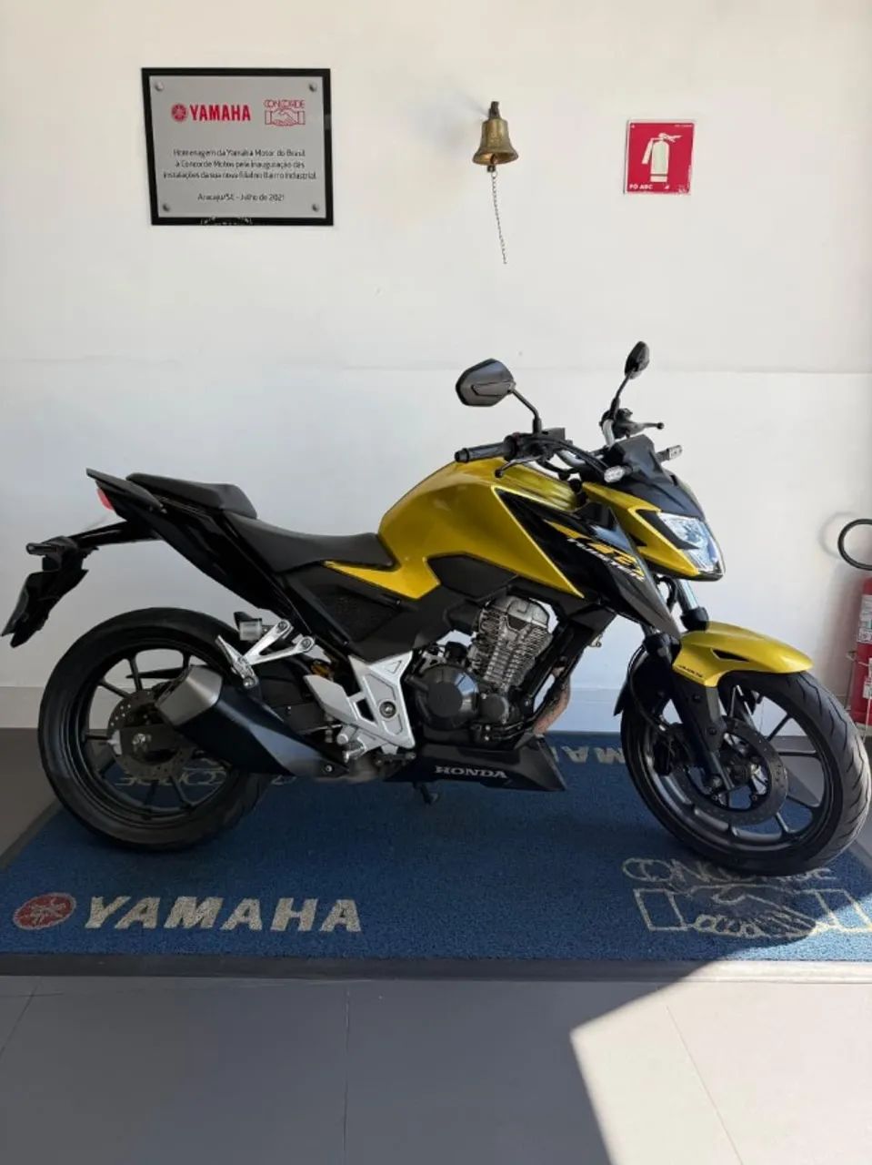 CB300F TWISTER ABS DOURADA