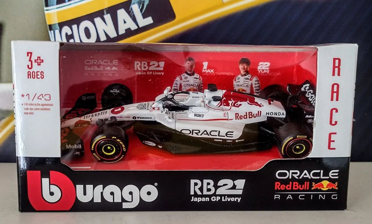 Miniatura Formula 1 Red Bull RB21 Max Verstappen Winner Japan GP