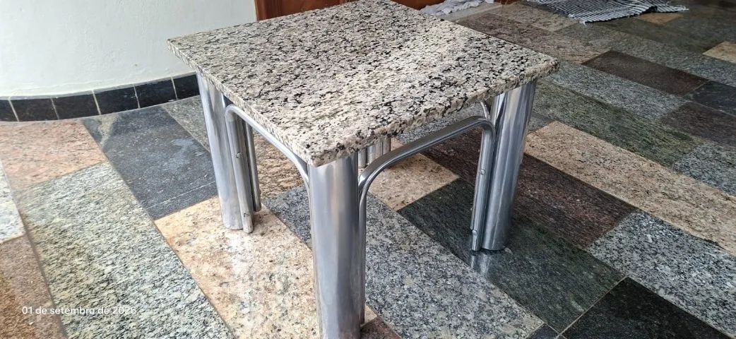 mesa de centro em granito