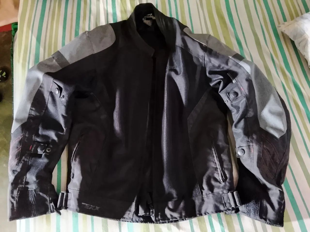 Vende  se jaqueta pra moto