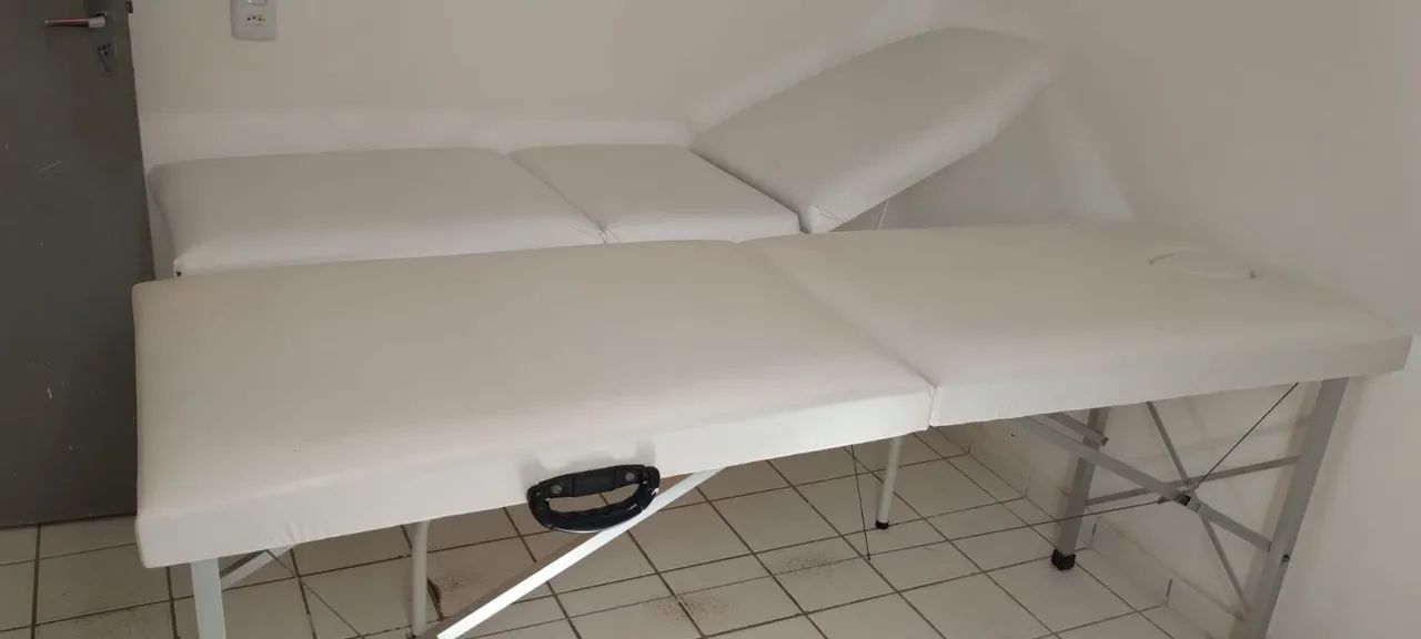 Vendo duas macas para quem trabalha na área da beleza 