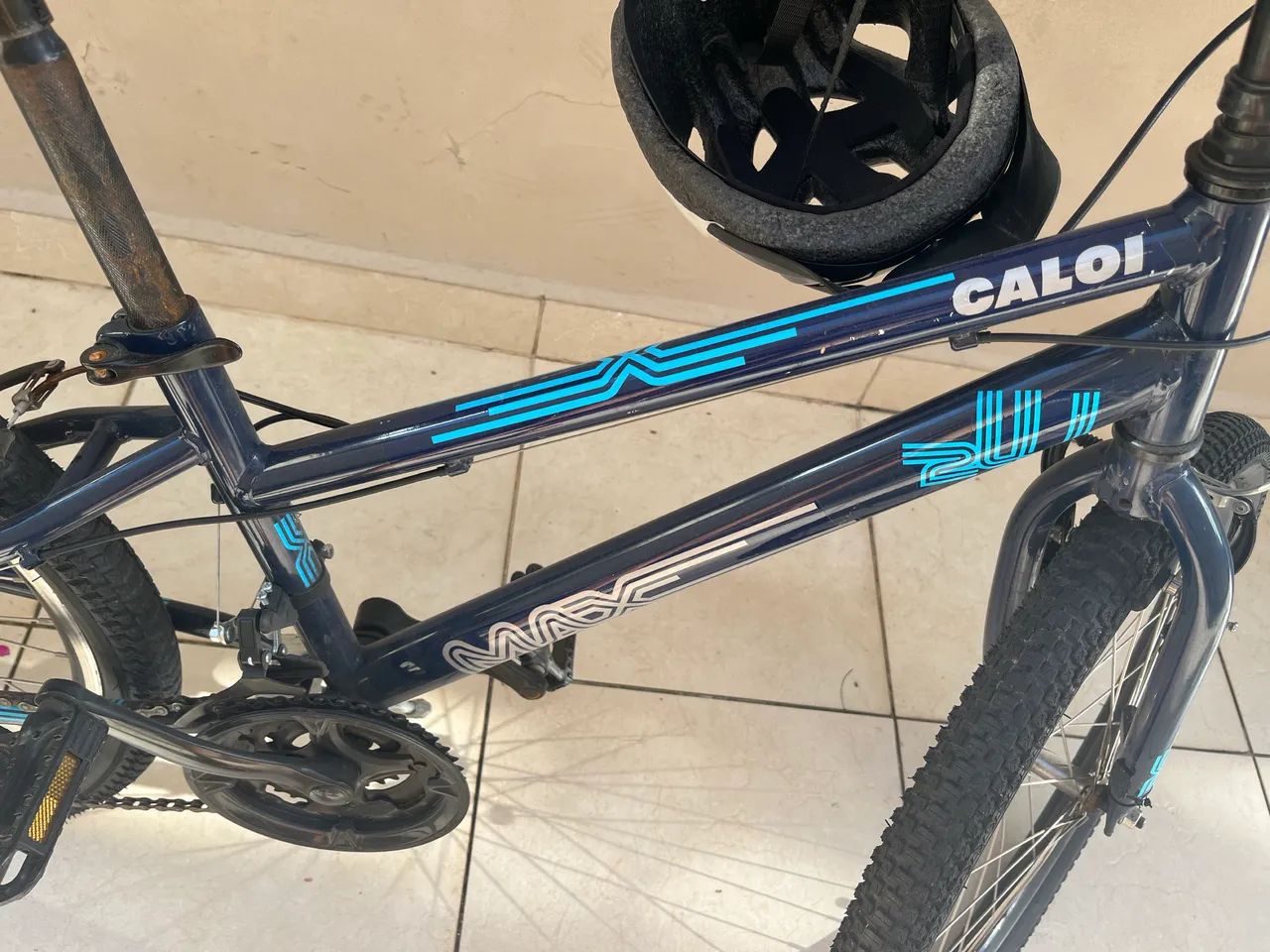 Bicicleta infantil aro24 modelo Caloi max c/ capacete - Foto 3