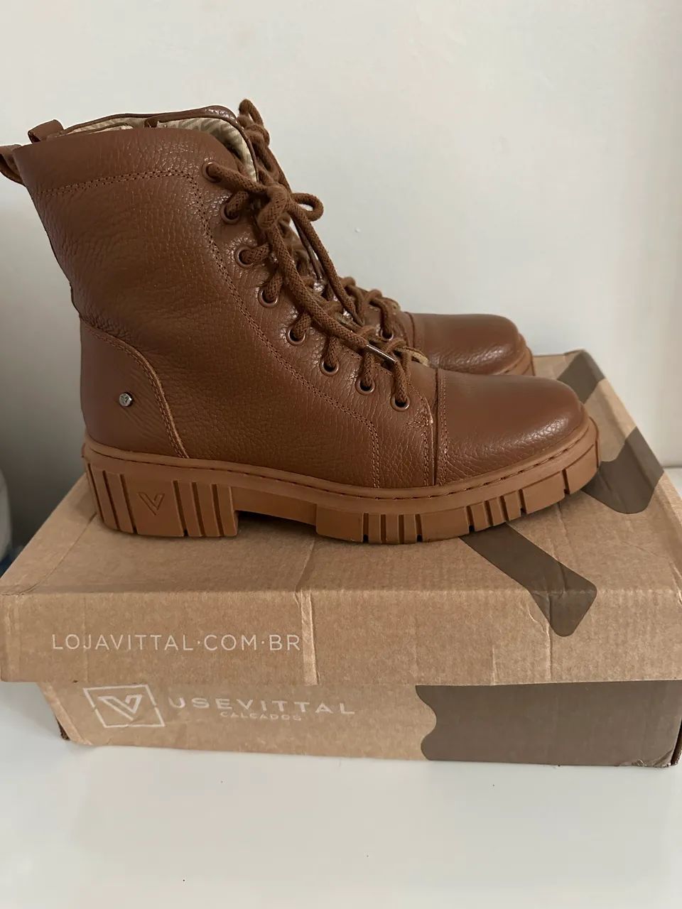 Bota em couro Legitimo seminova n 37
